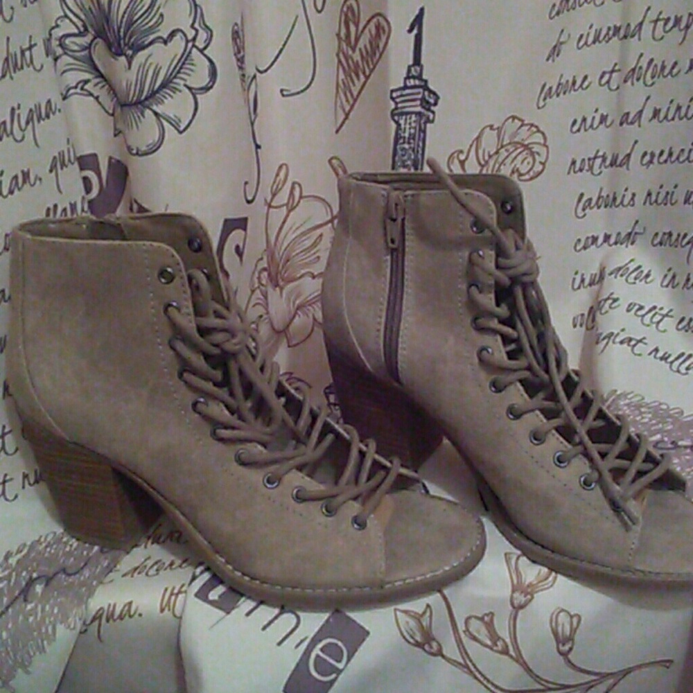 Mossimo supply Lace up sandal